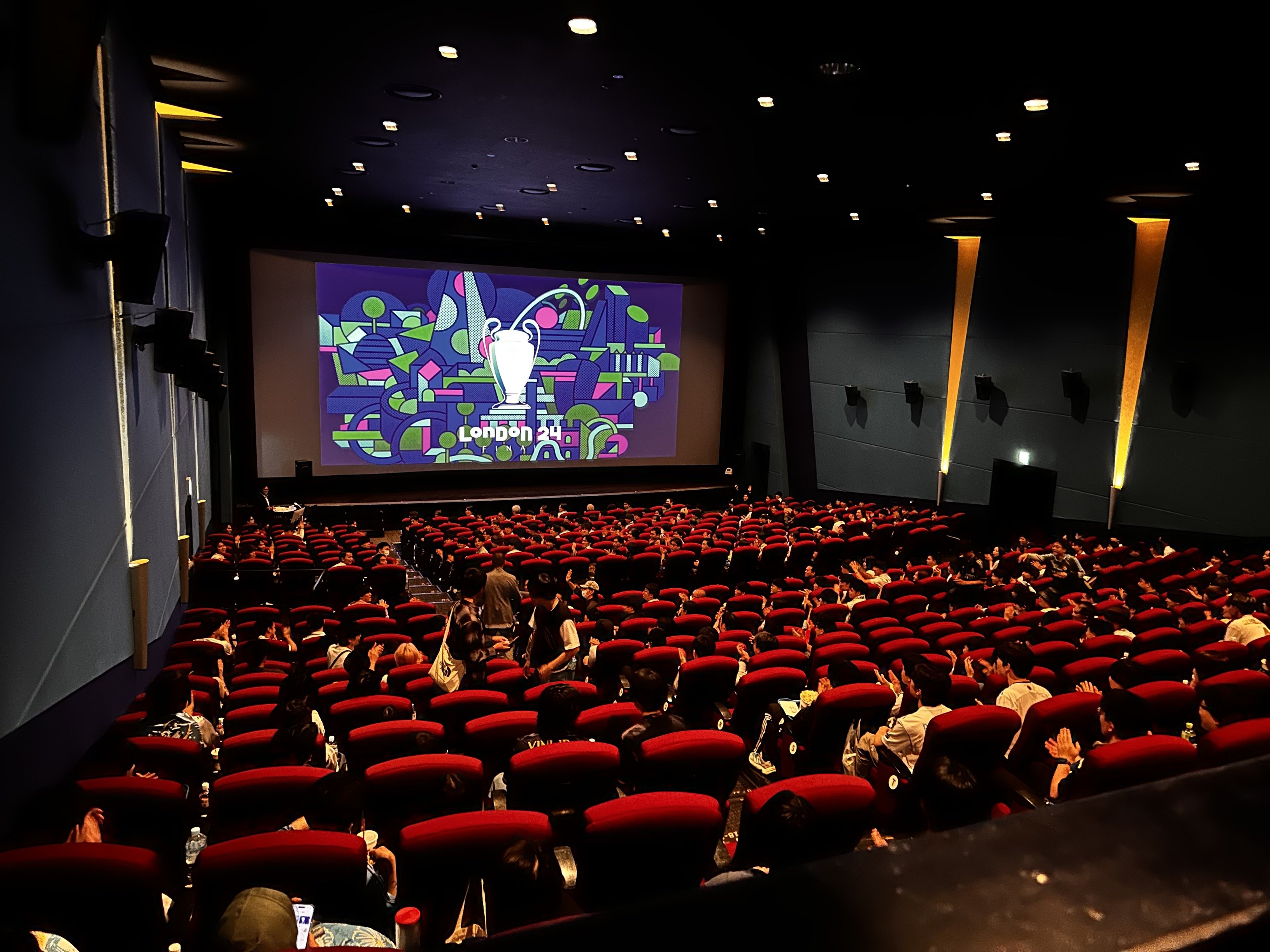 UEFAチャンピオンズリーグ2024-25 決勝トーナメントでのライブ